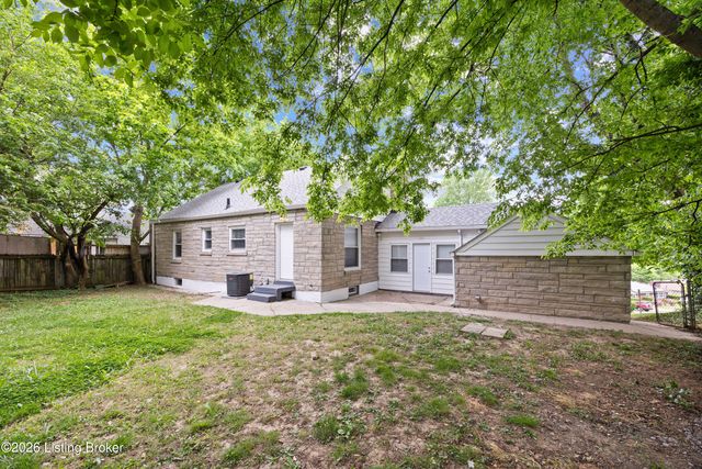 5301 Alpine Way, Louisville, KY 40214