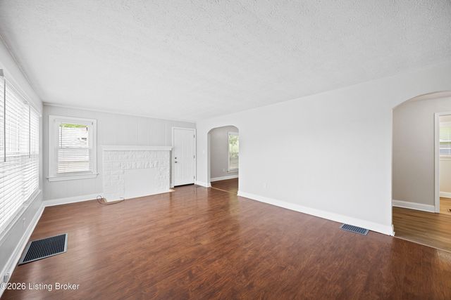 5301 Alpine Way, Louisville, KY 40214