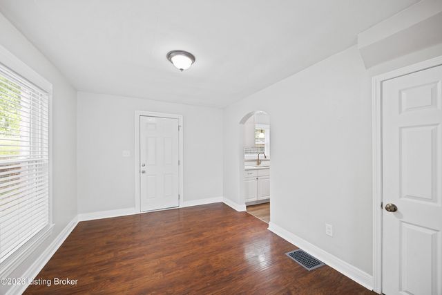 5301 Alpine Way, Louisville, KY 40214