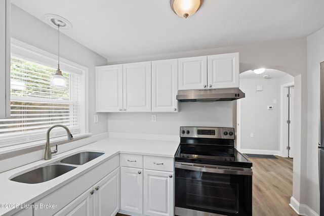 5301 Alpine Way, Louisville, KY 40214