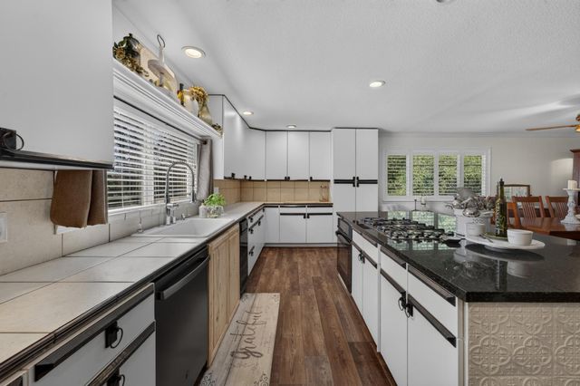 23602 Acacia Ct, Auburn, CA 95602