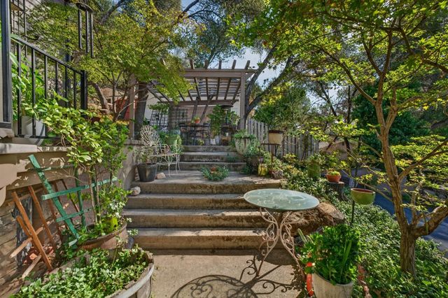 23602 Acacia Ct, Auburn, CA 95602