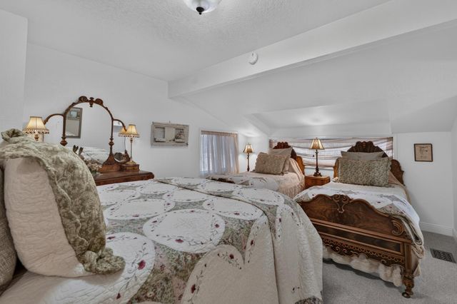 23602 Acacia Ct, Auburn, CA 95602