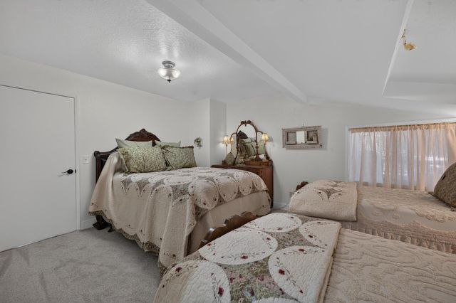 23602 Acacia Ct, Auburn, CA 95602
