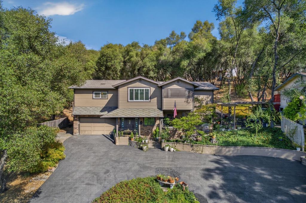 23602 Acacia Ct, Auburn, CA 95602