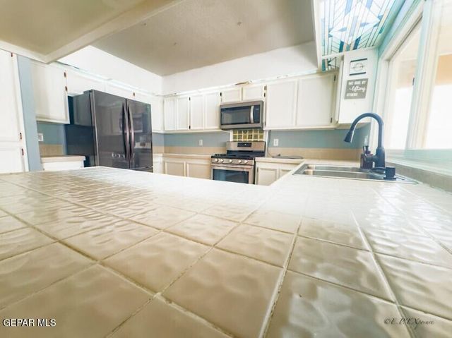 304 RIO ESTANCIA Drive, El Paso, TX 79932