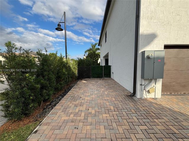 4493 NW 81st Ave 4493, Doral, FL 33166