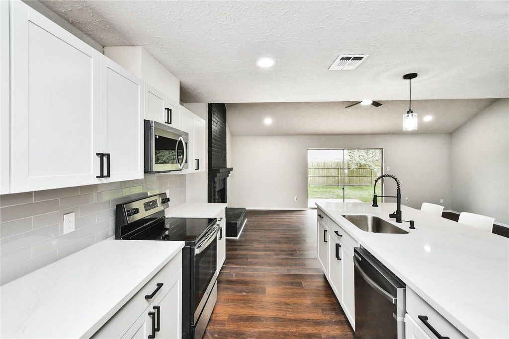 Image 11 of property listing at 22603 Deville Drive, Katy, TX 77450