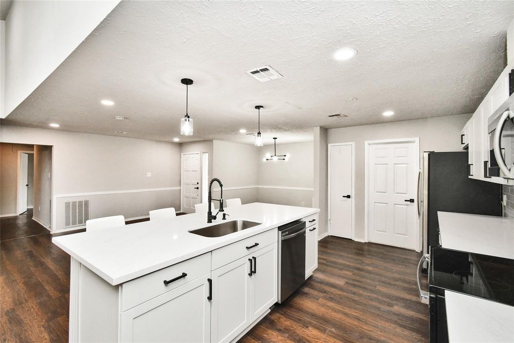 Image 9 of property listing at 22603 Deville Drive, Katy, TX 77450