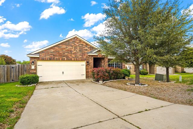 121 Dodge City Court, Newark, TX 76071