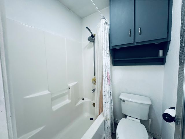 913 E Cedar Avenue, Comanche, TX 76442