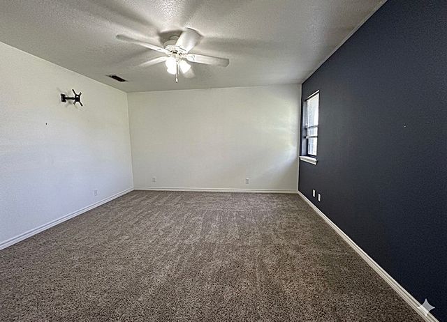 913 E Cedar Avenue, Comanche, TX 76442