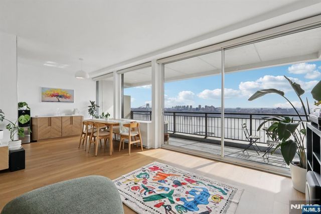 2 Horizon Road 1428, Fort Lee, NJ 07024