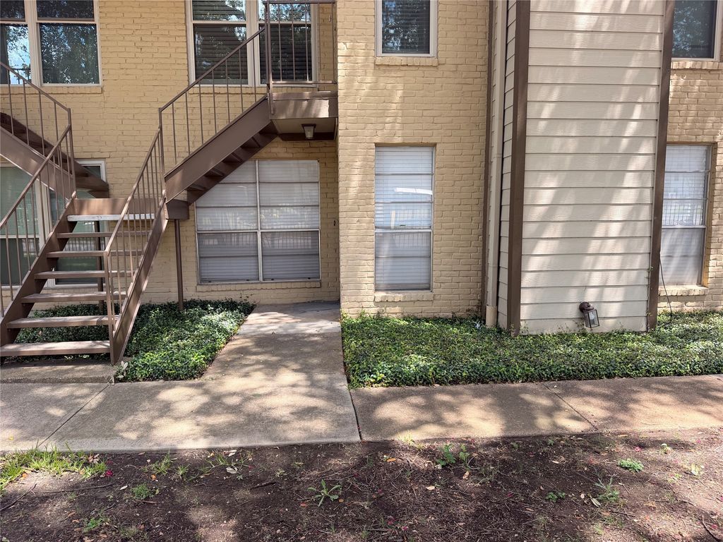 10650 Steppington Drive 101, Dallas, TX 75230