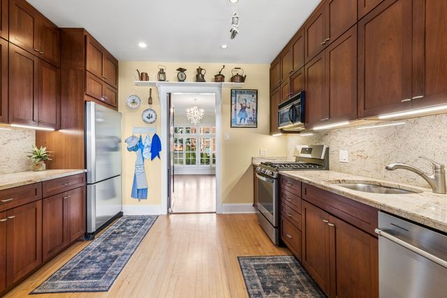 482 Sheridan Road 1, Evanston, IL 60202