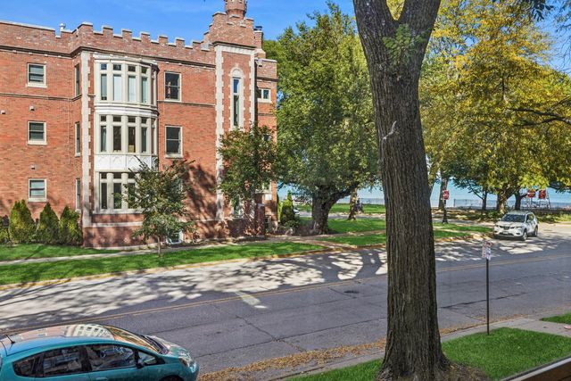 482 Sheridan Road 1, Evanston, IL 60202