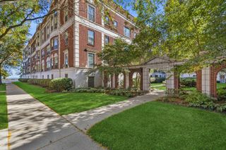 482 Sheridan Road 1, Evanston, IL 60202