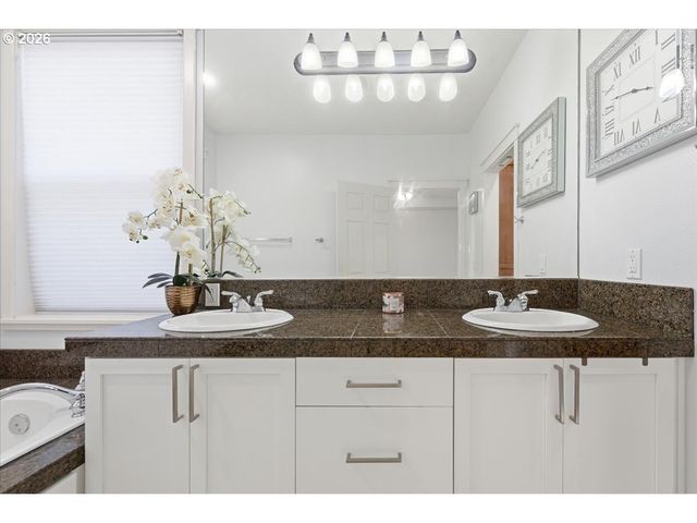 3775 Nw HILTON HEAD Ter, Portland, OR 97229