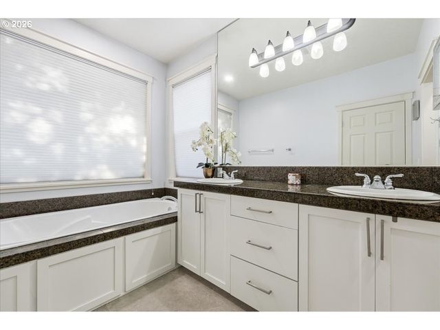 3775 Nw HILTON HEAD Ter, Portland, OR 97229
