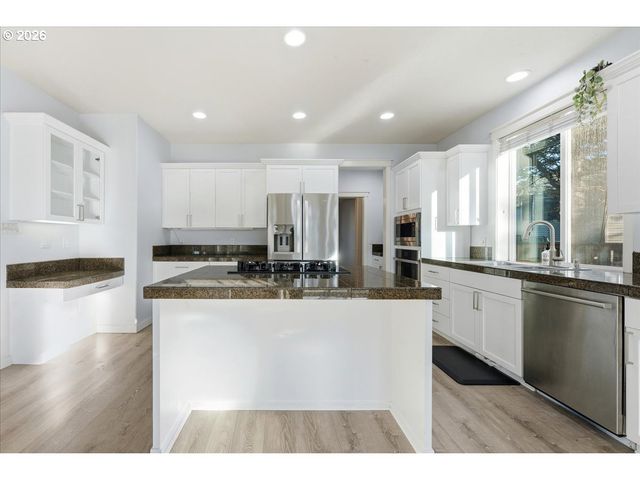 3775 Nw HILTON HEAD Ter, Portland, OR 97229