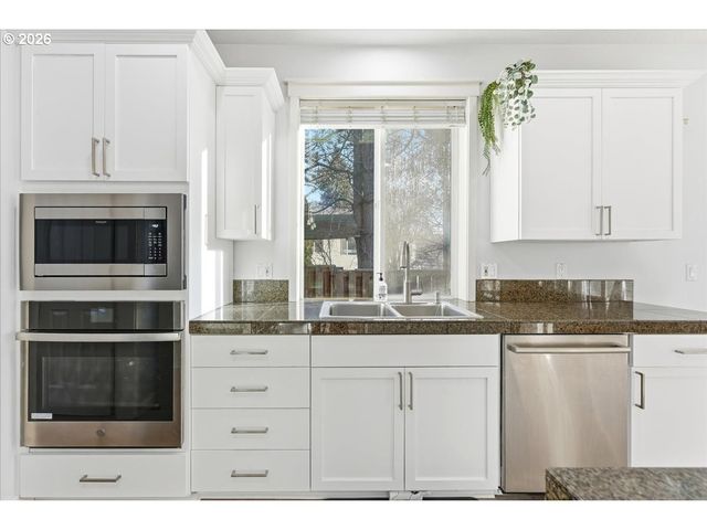 3775 Nw HILTON HEAD Ter, Portland, OR 97229