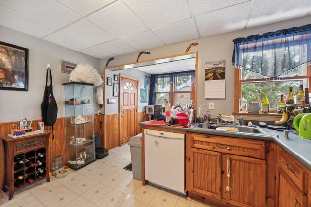 88 Wordsworth St, Boston, MA 02128