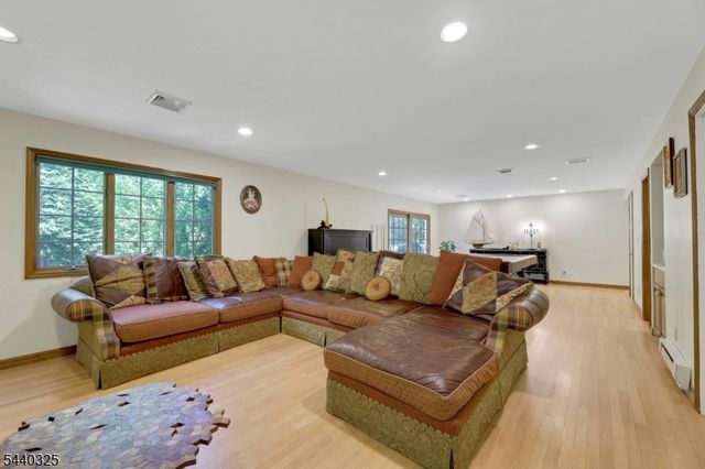 348 Highwood Ave, Glen Rock Boro, NJ 07452