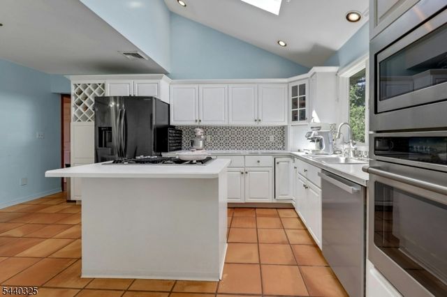 348 Highwood Ave, Glen Rock Boro, NJ 07452