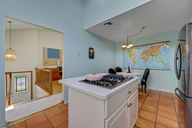 348 Highwood Ave, Glen Rock Boro, NJ 07452