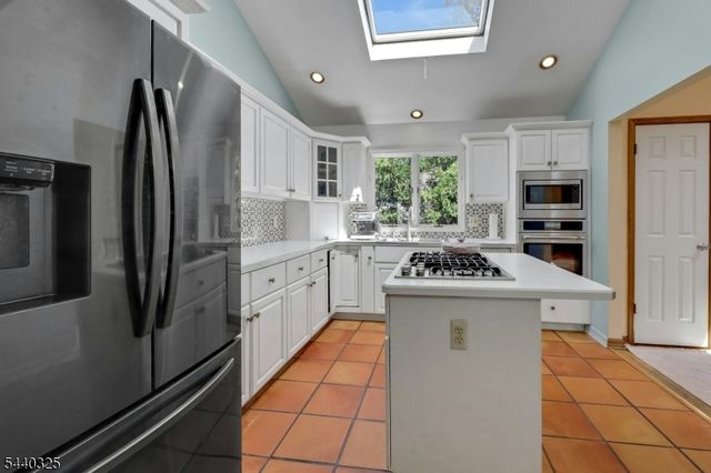 348 Highwood Ave, Glen Rock Boro, NJ 07452