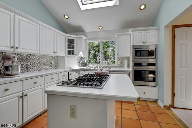 348 Highwood Ave, Glen Rock Boro, NJ 07452