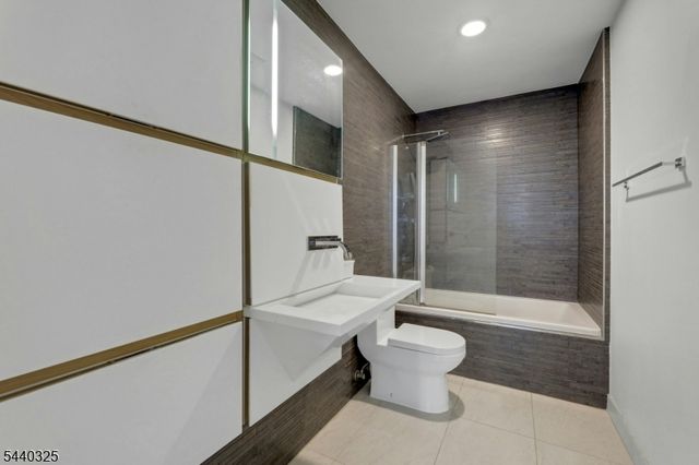 348 Highwood Ave, Glen Rock Boro, NJ 07452