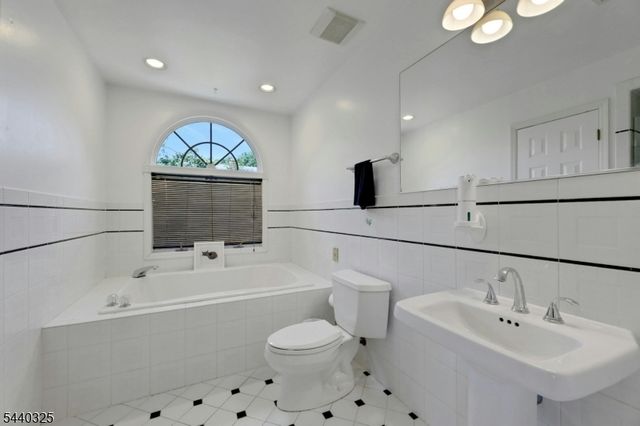 348 Highwood Ave, Glen Rock Boro, NJ 07452
