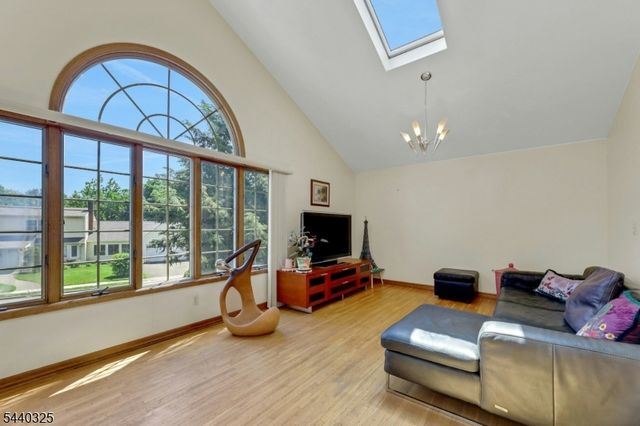 348 Highwood Ave, Glen Rock Boro, NJ 07452