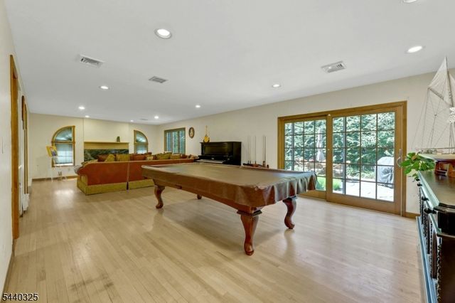 348 Highwood Ave, Glen Rock Boro, NJ 07452