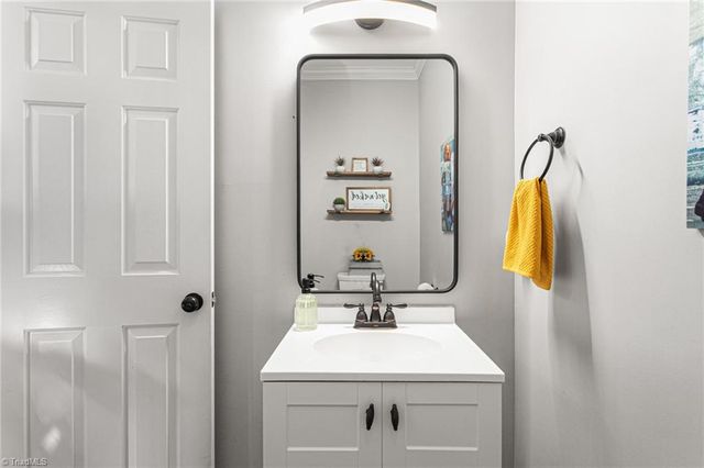 204 Georgetowne Drive, Elon, NC 27244