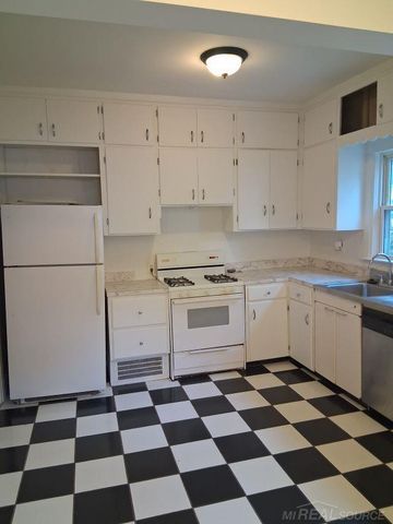 288 Jones Street, Mount Clemens, MI 48043