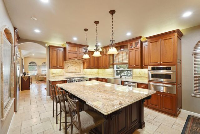530 Vista Rio Ct, Woodbridge, CA 95258