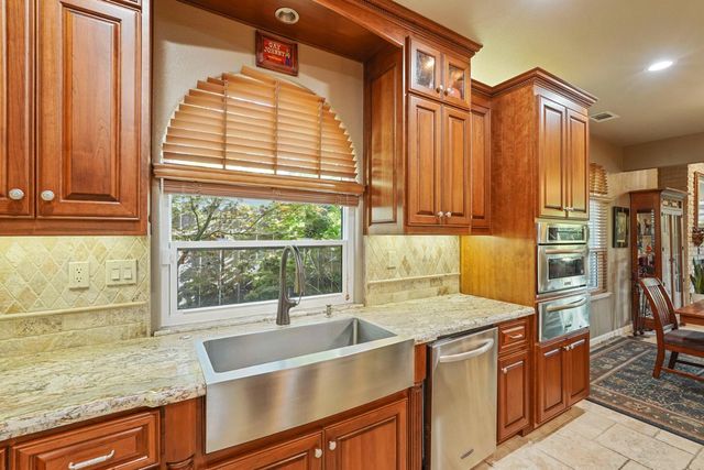 530 Vista Rio Ct, Woodbridge, CA 95258