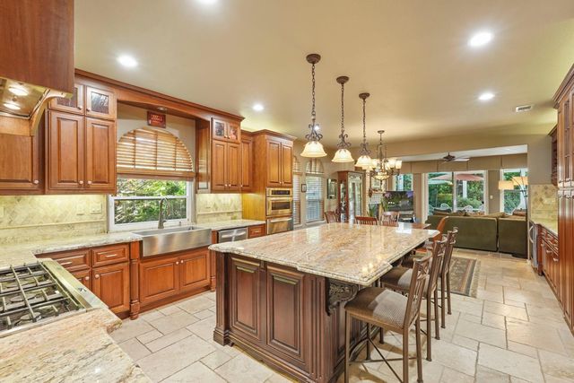 530 Vista Rio Ct, Woodbridge, CA 95258