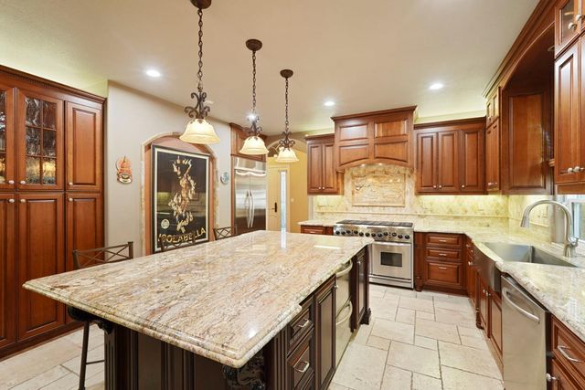 530 Vista Rio Ct, Woodbridge, CA 95258