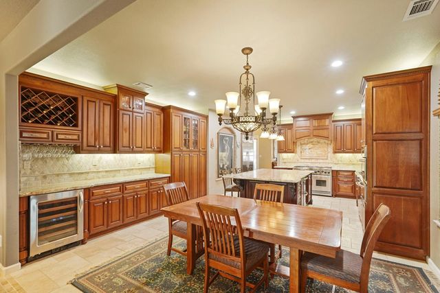 530 Vista Rio Ct, Woodbridge, CA 95258