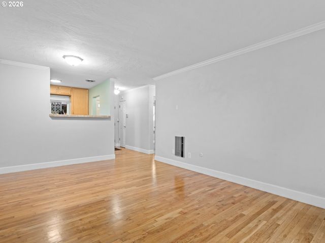 9333 N LOMBARD St, Portland, OR 97203