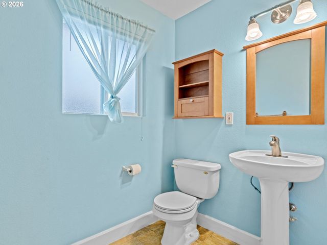 9333 N LOMBARD St, Portland, OR 97203