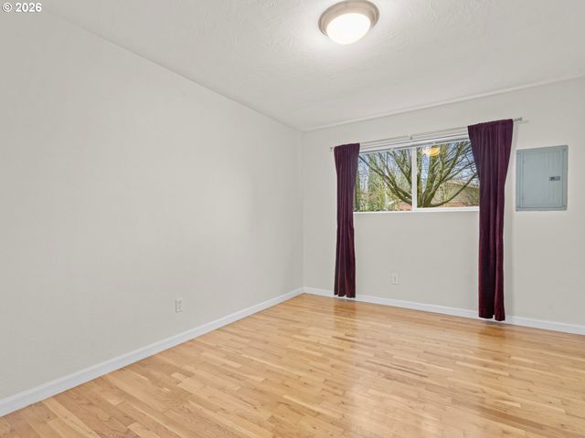 9333 N LOMBARD St, Portland, OR 97203