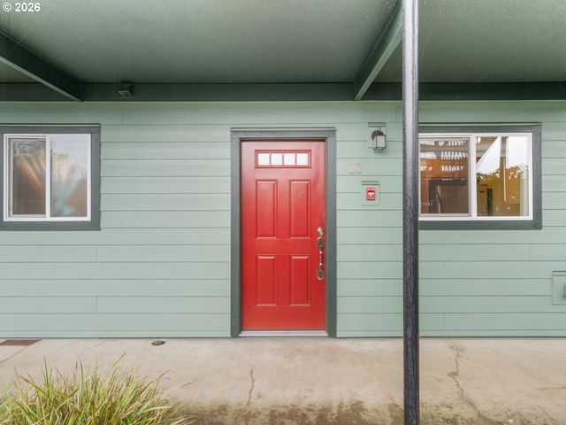 9333 N LOMBARD St, Portland, OR 97203