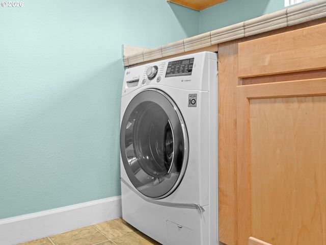 9333 N LOMBARD St, Portland, OR 97203