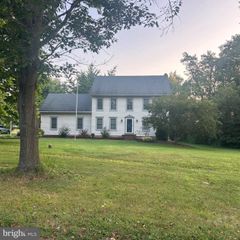 130 E YELLOWBREECHES RD, Carlisle, PA 17015