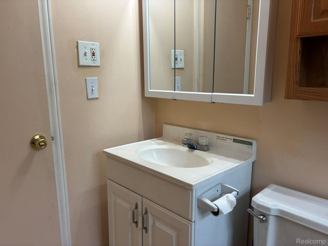 23071 Ithaca Street, Oak Park, MI 48237
