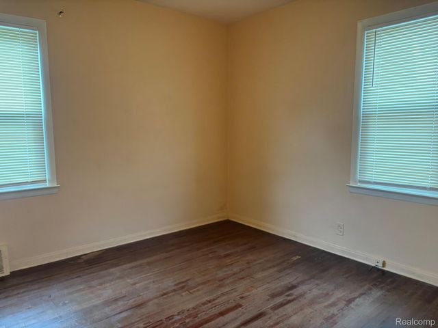 23071 Ithaca Street, Oak Park, MI 48237